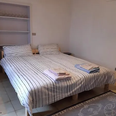 Albertoornella E Pina's Bedroom Sostegno